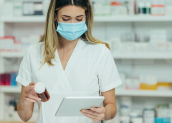 سيتمكن صيادلة أونتاريو قريباً من وصف الأدوية لـ 13 مرضاً شائعاً