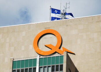 الرياح القوية تتسبب في انقطاع التيار الكهربائي عن 45 ألف منزل