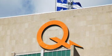 الرياح القوية تتسبب في انقطاع التيار الكهربائي عن 45 ألف منزل