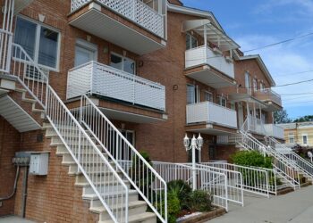 هل سيكون عام 2023 عام دخولك لسوق الإسكان؟ إليك ما يحتاج مشتري المنازل إلى معرفته