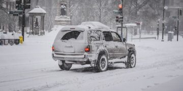 نصائح للقيادة بأمان أثناء العواصف الثلجية