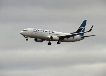 إلغاء أكثر من 300 رحلة لخطوط West Jet بسبب الأحوال الجوية السيئة