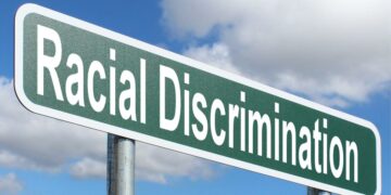 دراسة استقصائية: التنميط العرقي أكثر شيوعاً في متاجر وبنوك مونتريال