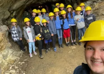 استشكف معسكر STEAM للعلوم والتكنولوجيا الذي يوفر للطلاب فرصة لبناء مهاراتهم خارج المدرسة