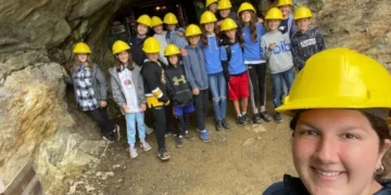 استشكف معسكر STEAM للعلوم والتكنولوجيا الذي يوفر للطلاب فرصة لبناء مهاراتهم خارج المدرسة