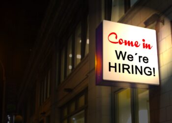 فرص عمل موسمية لدى Parks Canada بأجور تصل إلى 30 دولار في الساعة