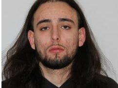 اعتقال رجل وضبط أسلحة في لافال