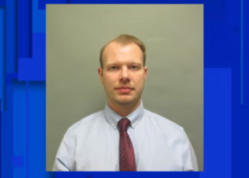 اتهام رجل بالاحتيال بمئات الآلاف من الدولارات