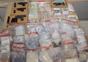 تحقيق في سرقة بالسلاح يسفر عن اعتقال 6 أشخاص و مصادرة مخدرات و أسلحة نارية في تورنتو