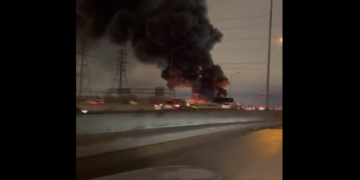 حريق ضخم يدمر مبنى صناعي في سان لوران