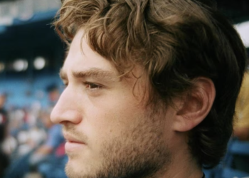 مُخرج شاب متهم بالقتل غير المتعمد لوالدته في مونتريال