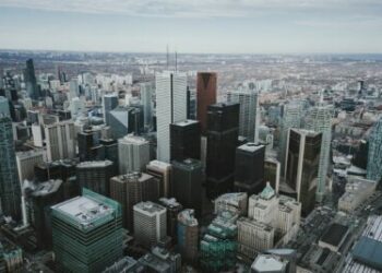 إليك مقدار ما تحتاجه للعيش بمفردك عبر هذه المدن  الثمانية في أونتاريو