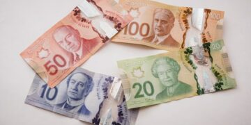 Parti Quebecois يطالب برفع الحد الأدنى للأجور بالساعة إلى 18 دولار