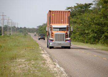 جهاز التسجيل الإلكتروني إلزاميٌ على المركبات الثقيلة في كيبيك