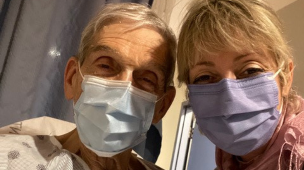 رجل مسن يقضي 3 أيام في ممر غرفة الطوارئ بالرغم من إصابته بكسر في الفقرات