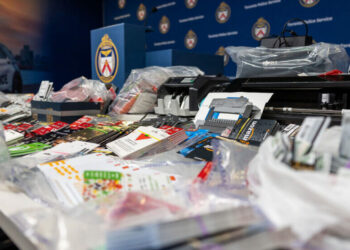 الشرطة الكندية تُصادر كمية كبيرة من بطاقات الهدايا المزيفة