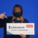 امرأة محظوظة تفوز بجائزة قيمتها 2 مليون دولار