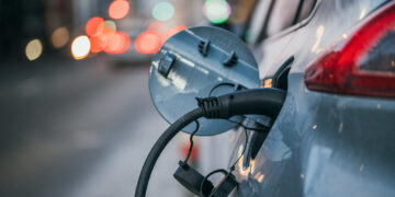 اكتشاف كندي جديد قد يساعد في إطالة عمر بطاريات الكمبيوتر والهواتف والسيارات الكهربائية