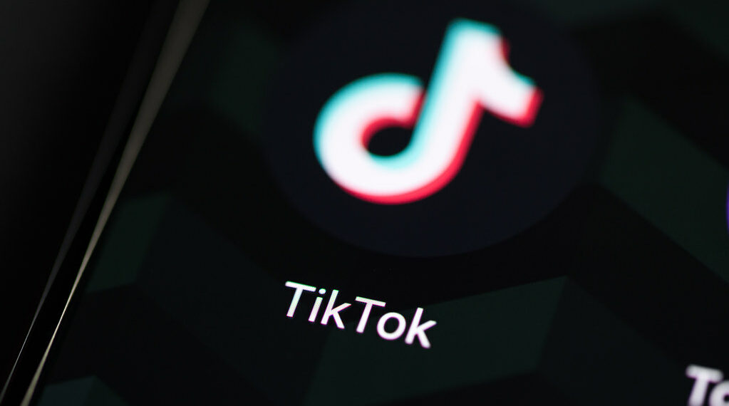 كندا تحظر تطبيق “TikTok” من الهواتف الحكومية