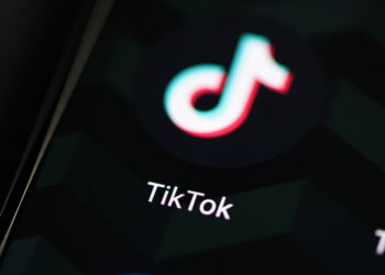 كندا تحظر تطبيق “TikTok” من الهواتف الحكومية