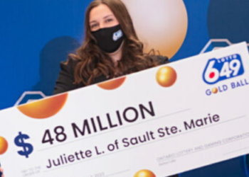 أصغر كندية في التاريخ تفوز بهذا المبلغ الهائل