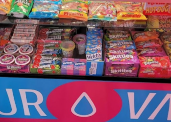 متاجر السجائر الإلكترونية تبيع الحلوى لإغراء المراهقين