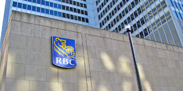 بنك RBC: المهاجرون في كندا يتمتعون بمؤهلات علمية أفضل من القوى العاملة المحلية
