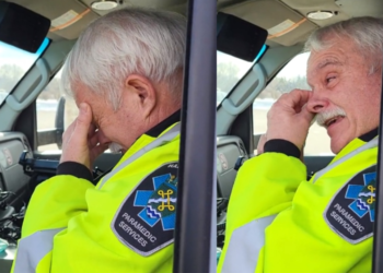 بعد عمله لمدة 40 عاماً كمُسعف..فيديو مؤثر لهذا الرجل في آخر يوم عمل