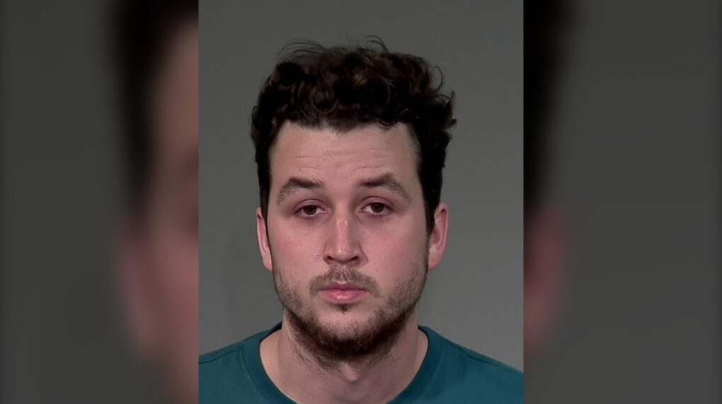 اعتراف معلم بالذنب بارتكاب جرائم جنسية تشمل 5 فتيات في مونتريال