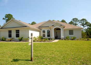 بعد تزايد حالات الاحتيال ..ثلث الكنديين قلقين من إمكانية بيع منازلهم دون علمهم