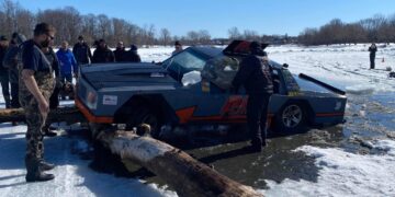 سقوط سيارتين في نهر  St. Lawrence بالقرب من مونتريال (فيديو)