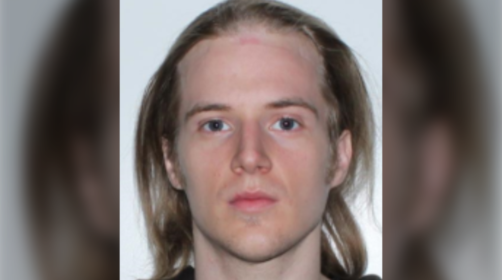 الشرطة تعتقل شخصاً بتهمة الإغواء والاعتداء الجنسي