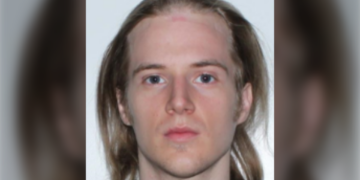 الشرطة تعتقل شخصاً بتهمة الإغواء والاعتداء الجنسي