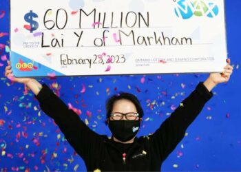 60 مليون دولار من نصييب هذه الشابة