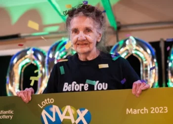 امرأة تبلغ من العمر 83 عاماً تربح 31 مليون دولار في اليانصيب