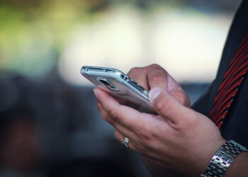 CRTC تجري تحقيقاً حول زيادة رسوم تجوال الهاتف المحمول من قبل بعض الشركات