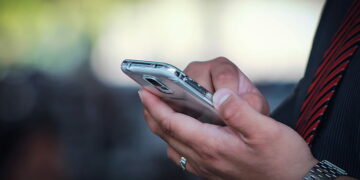 CRTC تجري تحقيقاً حول زيادة رسوم تجوال الهاتف المحمول من قبل بعض الشركات