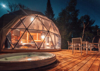 استأجر هذه الشاليه وسط الطبيعة واستمتع بتجربة التخييم بالقرب من مونتريال