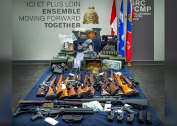 اعتقال شخصين ومصادرة كمية كبيرة من الأسلحة والذخائر في منزل غرب مونتريال