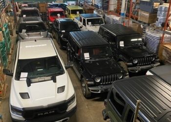 الشرطة تضبط 24 سيارة مسروقة كانت مُتجهة إلى دبي