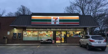 مئات الوظائف المتاحة لدى 7-Eleven في جميع أنحاء كندا هذا الصيف