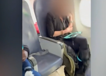 تمييز عنصري بحق أم وطفلها الرضيع على متن خطوط Flair الجوية