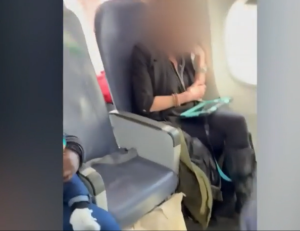 تمييز عنصري بحق أم وطفلها الرضيع على متن خطوط Flair الجوية