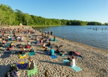 استكشف هذه الشواطئ الساحرة بالقرب من مونتريال مع العناوين والأسعار