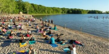 استكشف هذه الشواطئ الساحرة بالقرب من مونتريال مع العناوين والأسعار