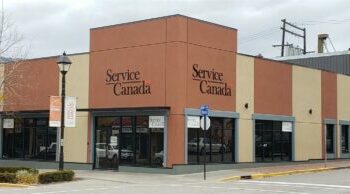 الموظفون المضربون يمنعون الوصول إلى المباني الحكومية الفيدرالية