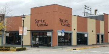 الموظفون المضربون يمنعون الوصول إلى المباني الحكومية الفيدرالية