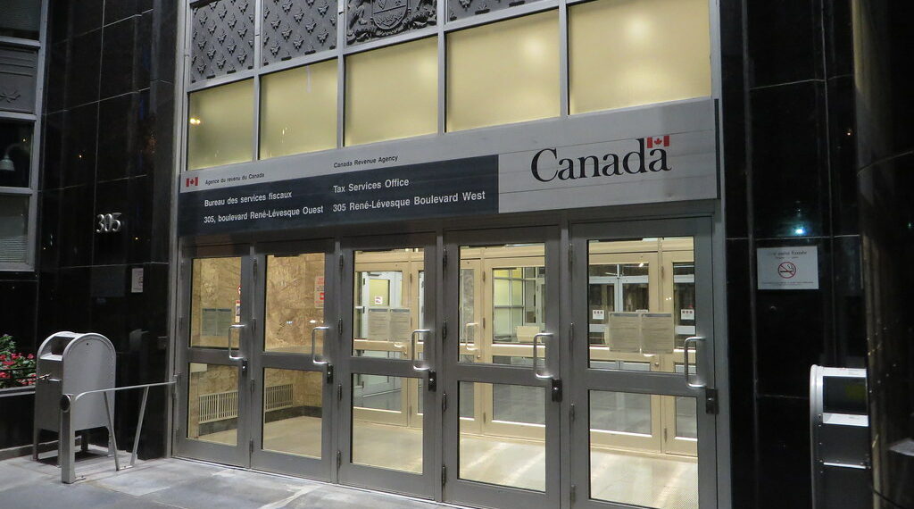 وكالة الإيرادات الكندية (CRA) تطالب ضحايا عملية اختراق الحسابات بالدفع مقابل مطالبات المساعدات الاحتيالية
