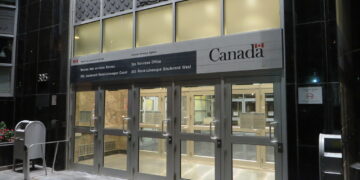 وكالة الإيرادات الكندية (CRA) تطالب ضحايا عملية اختراق الحسابات بالدفع مقابل مطالبات المساعدات الاحتيالية