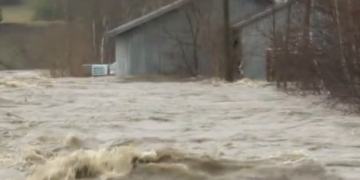 وفاة رجلي إطفاء خلال فيضانات كيبيك